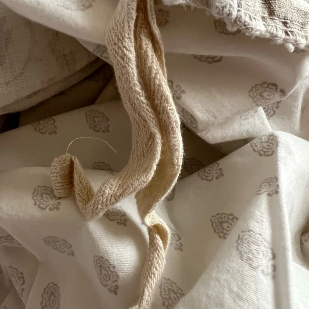Nicole Miller Elegant Damask Duvet Cover in Beige and White Organic Cotton Full